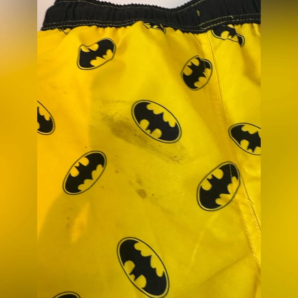 Boys Batman Swim Trunks and Rash guard Set, size medium